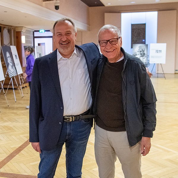 Ü90 – und mitten im Leben: Ausstellung im Festsaal des Hospitals zum Heiligen Geist