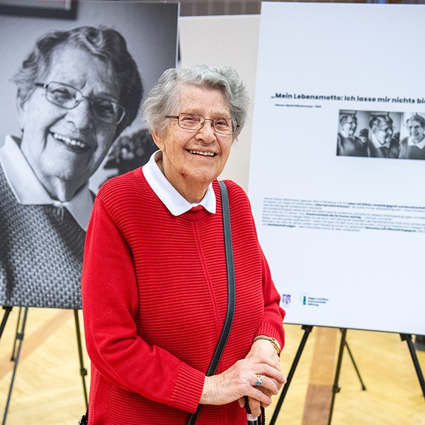 Ü90 – und mitten im Leben: Ausstellung im Festsaal des Hospitals zum Heiligen Geist
