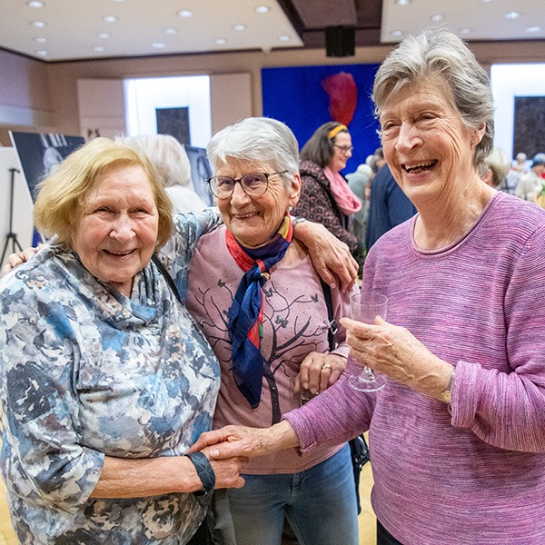 Ü90 – und mitten im Leben: Ausstellung im Festsaal des Hospitals zum Heiligen Geist