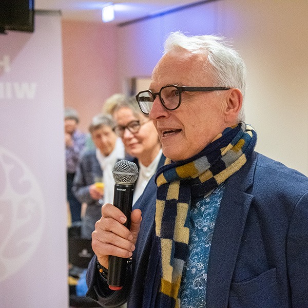 Ü90 – und mitten im Leben: Ausstellung im Festsaal des Hospitals zum Heiligen Geist