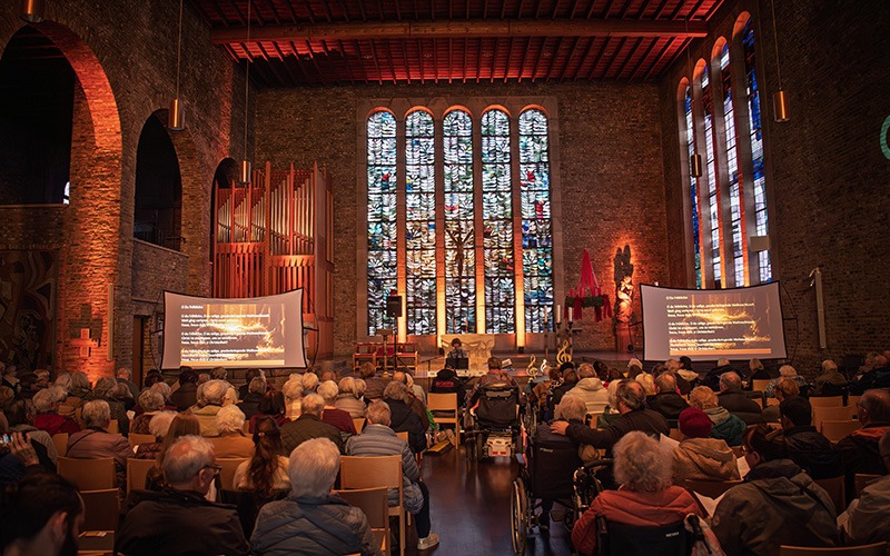 Adventliche Klänge und echte Begegnung: Mitsingkonzert in der Marienkirche Düren